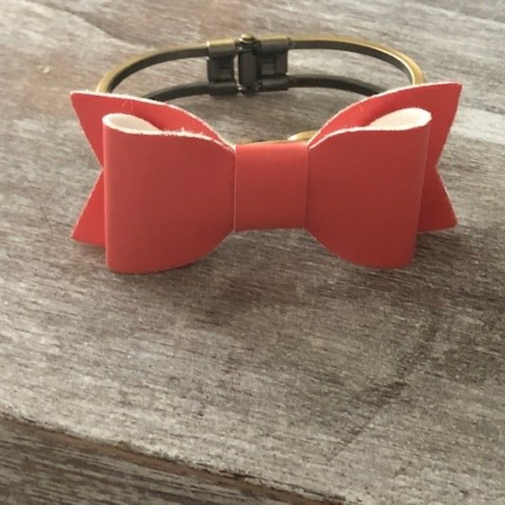 Leather bow bracelet